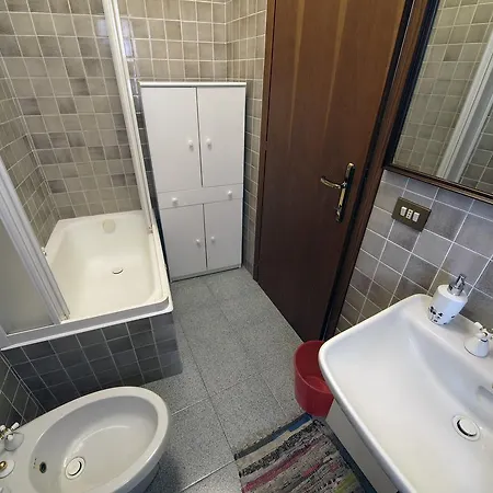 Apartment Via De Vit Stresa